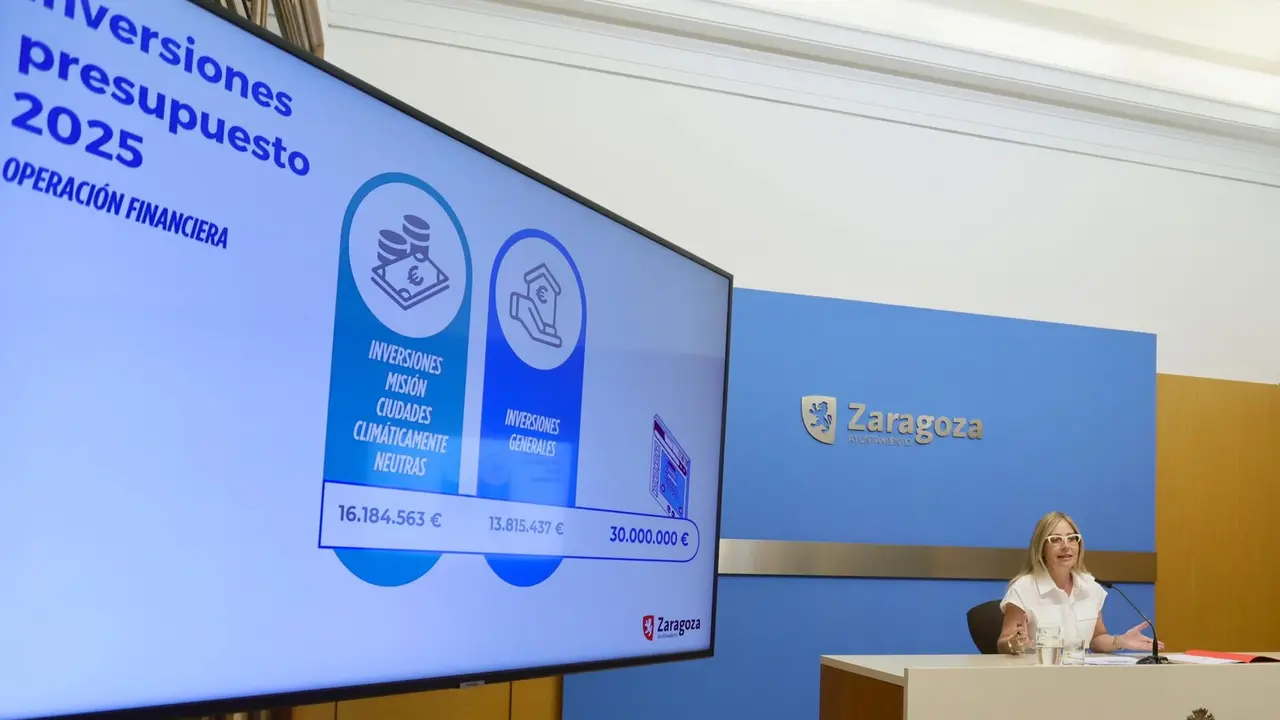 La consejera de Hacienda, Blanca Solans. durante la rueda de prensa. /AZ