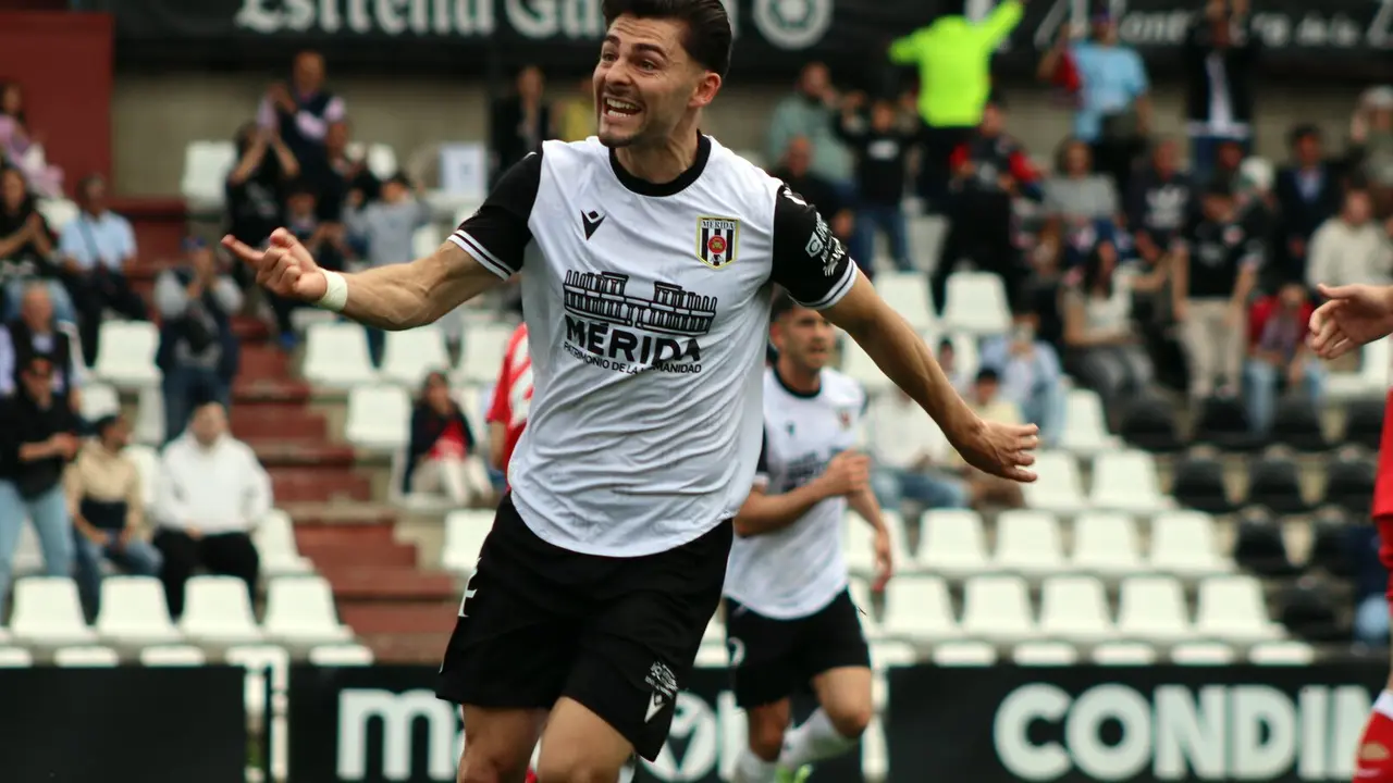 Liberto Beltr&aacute;n celebrando un gol / M&eacute;rida