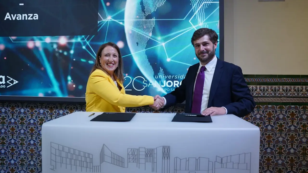 Carlos Agull&oacute;, director Urbanos Zaragoza y Silvia Carrascal, Rectora de la Universidad San Jorge.