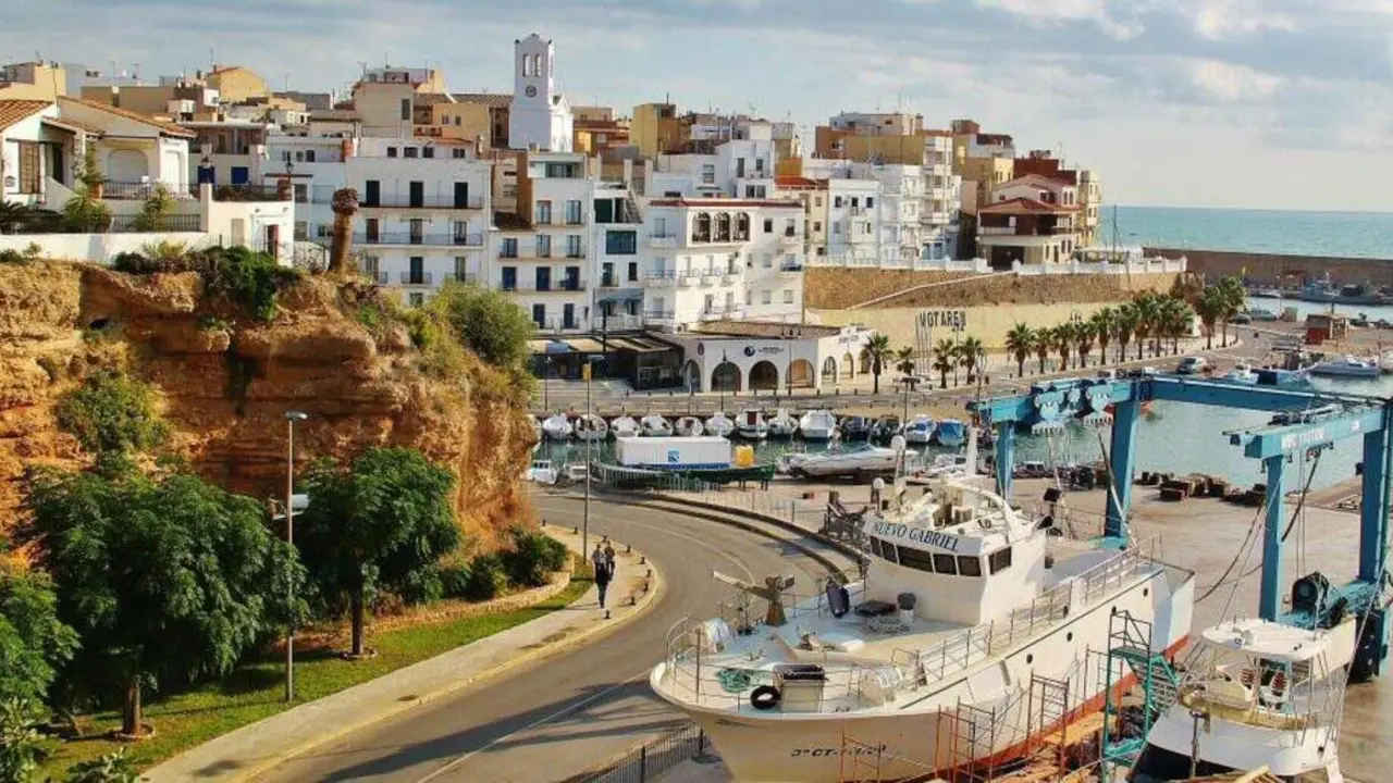 Ni Cambrils ni La Pineda: el pueblo de Tarragona con playas v&iacute;rgenes y atunes gigantes