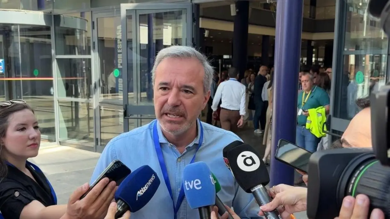 El presidente de la DGA, Jorge Azc&oacute;n, en el 21&ordm; Congreso del PP