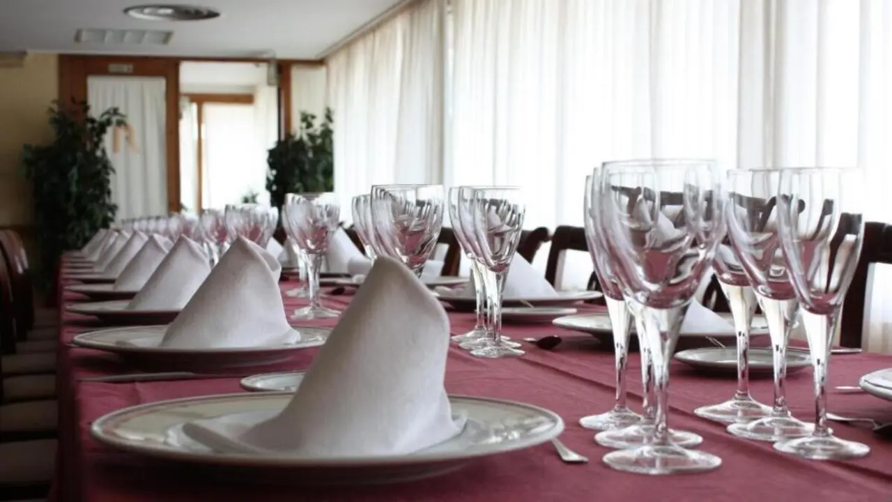 Hotel - Restaurante Rausan ./ Booking