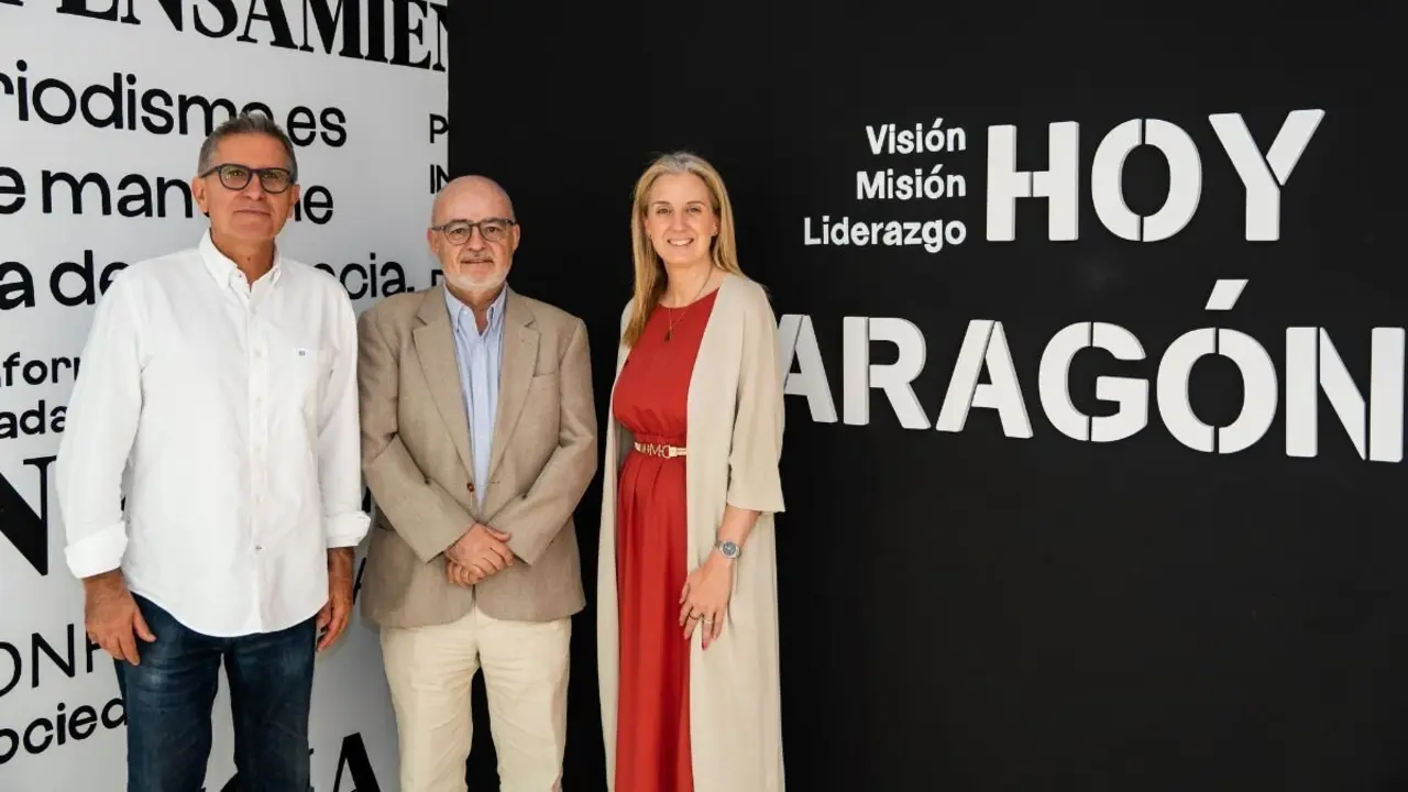 Joaqu&iacute;n Royo, director de la C&aacute;tedra MLN; Eduardo Fern&aacute;ndez, director de Innovaci&oacute;n de Urbaser; y Laura Prada, directora de la Fundaci&oacute;n Caja Rural de Arag&oacute;n. / &Aacute;lvaro Calvo