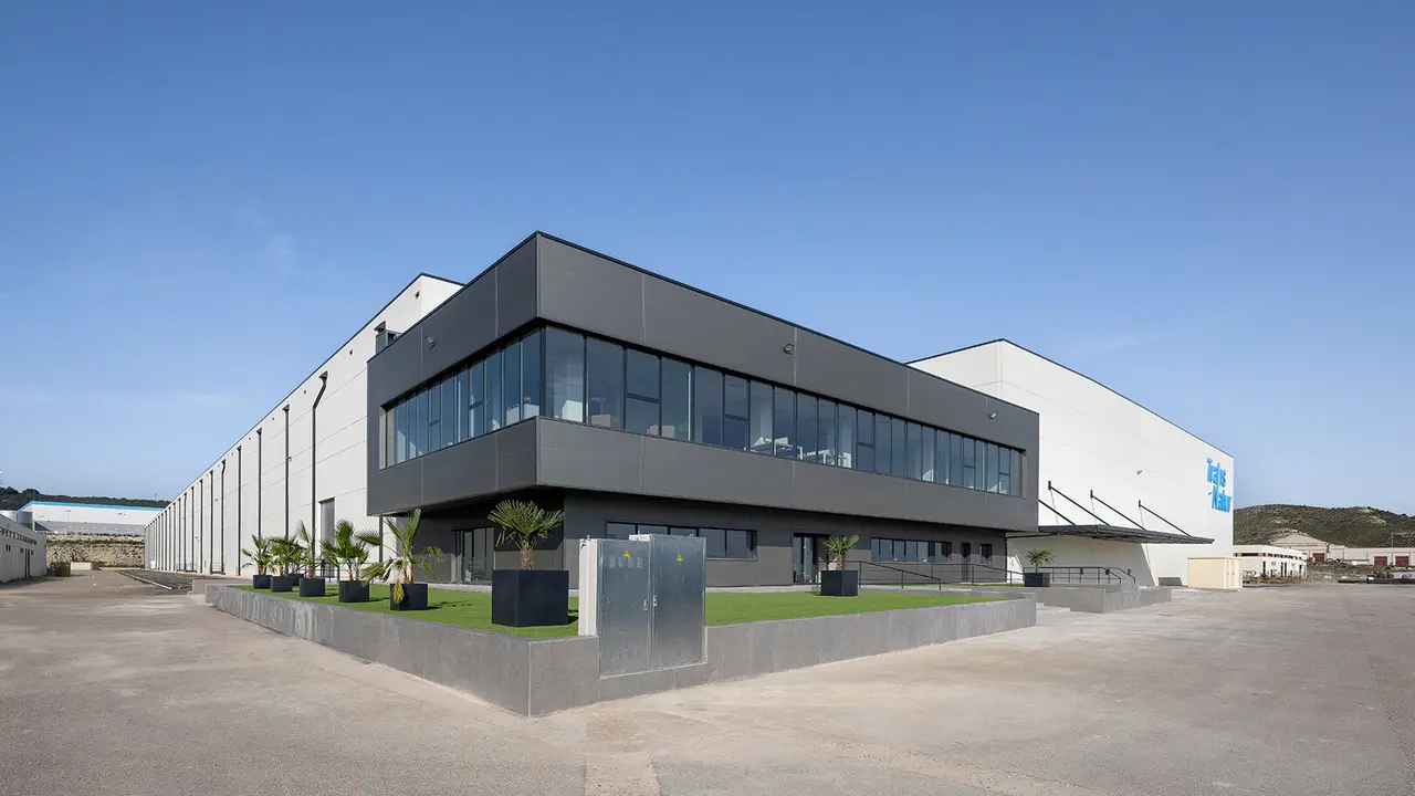 Nueva plataforma log&iacute;stica de 25.000 m&sup2; para TransNatur de Eigo