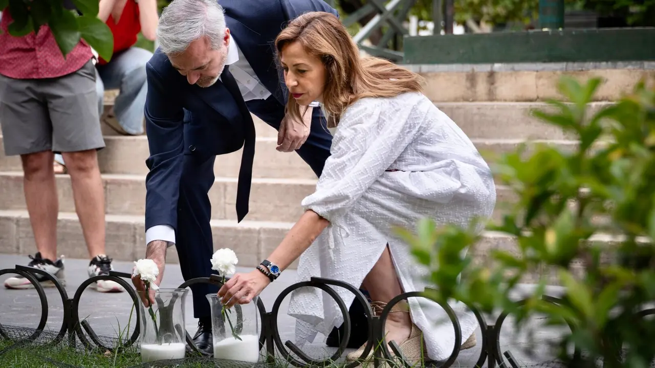 El presidente de Arag&oacute;n, Jorge Azc&oacute;n, y la alcaldesa de Zaragoza, Natalia Chueca, en el homenaje a Miguel &Aacute;ngel Blanco./ FS