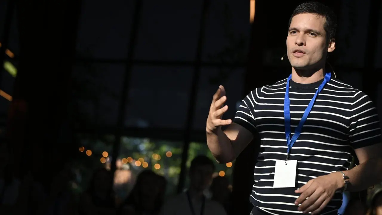 Alejandro Brice&ntilde;o, desarrollador de negocio de AWS. / MARCOS CEBRI&Aacute;N