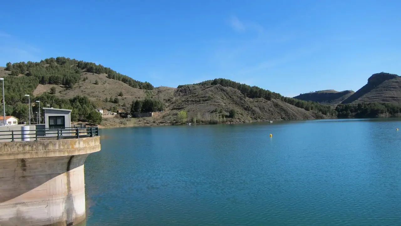 Uno de los embalses de la Cuenca del Ebro