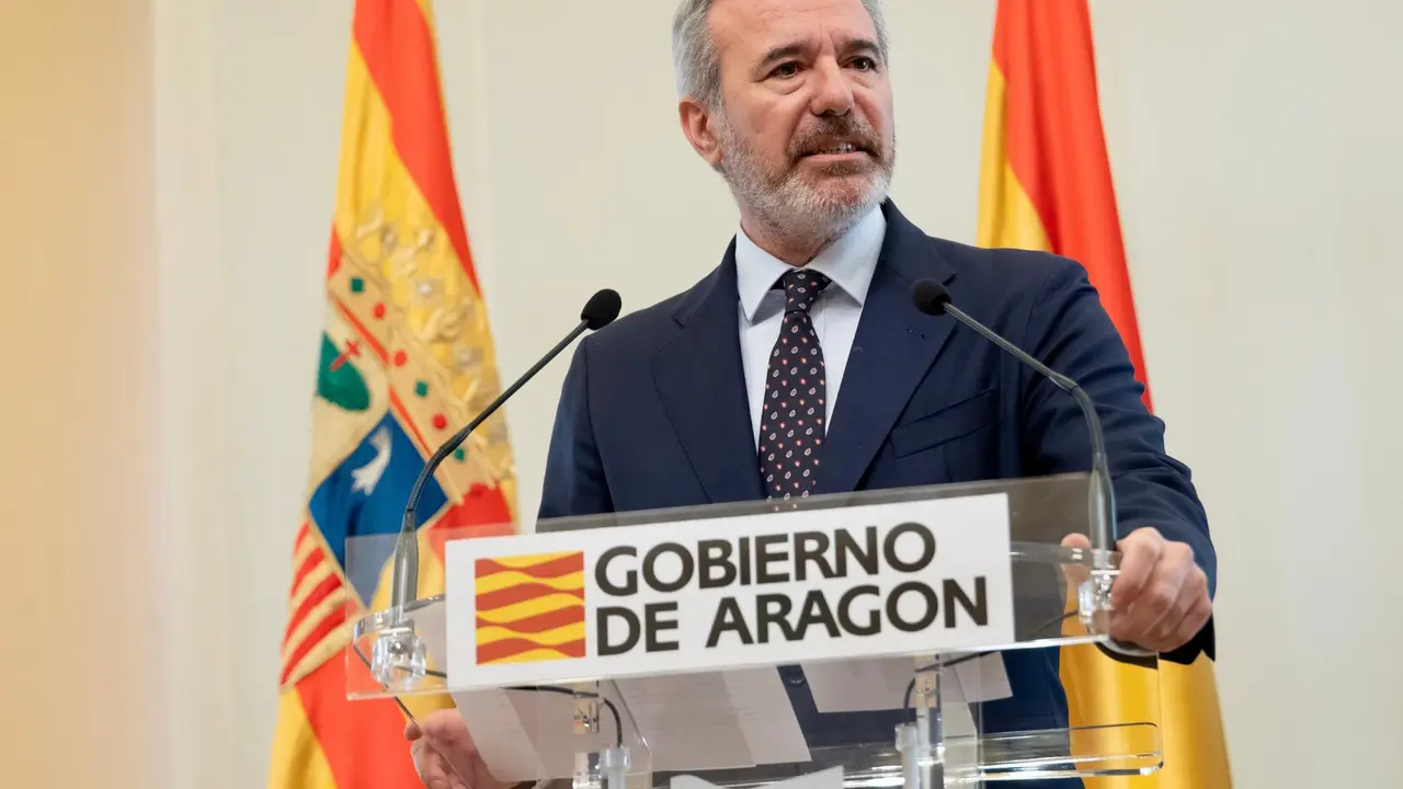El presidente de Arag&oacute;n, Jorge Azc&oacute;n, en la Sala de Columnas del Pignatelli./ DGA