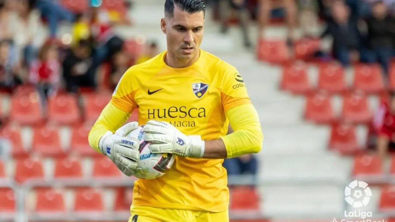 Andr&eacute;s Fern&aacute;ndez con la SD Huesca / LFP