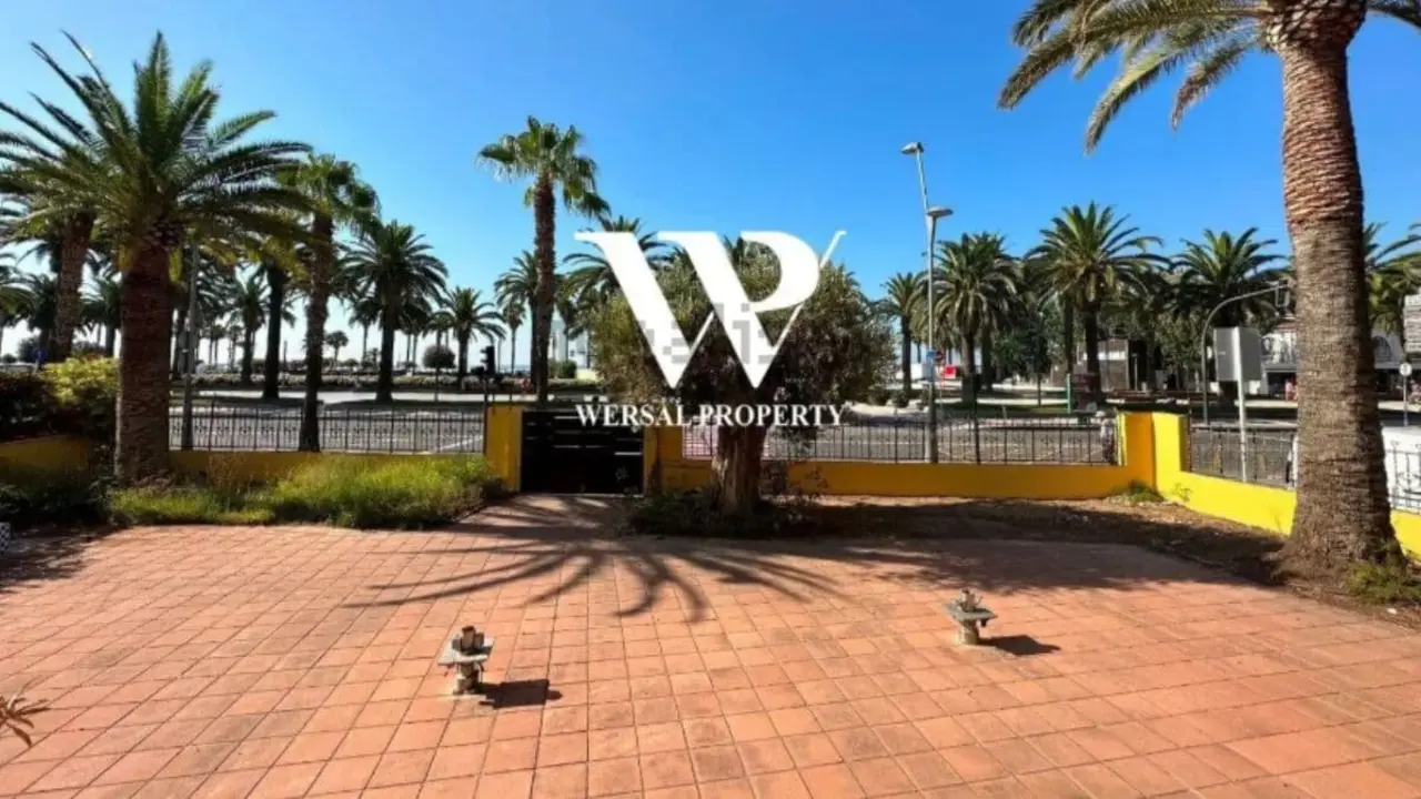 Entrada de la Villa Enriqueta, Idealista