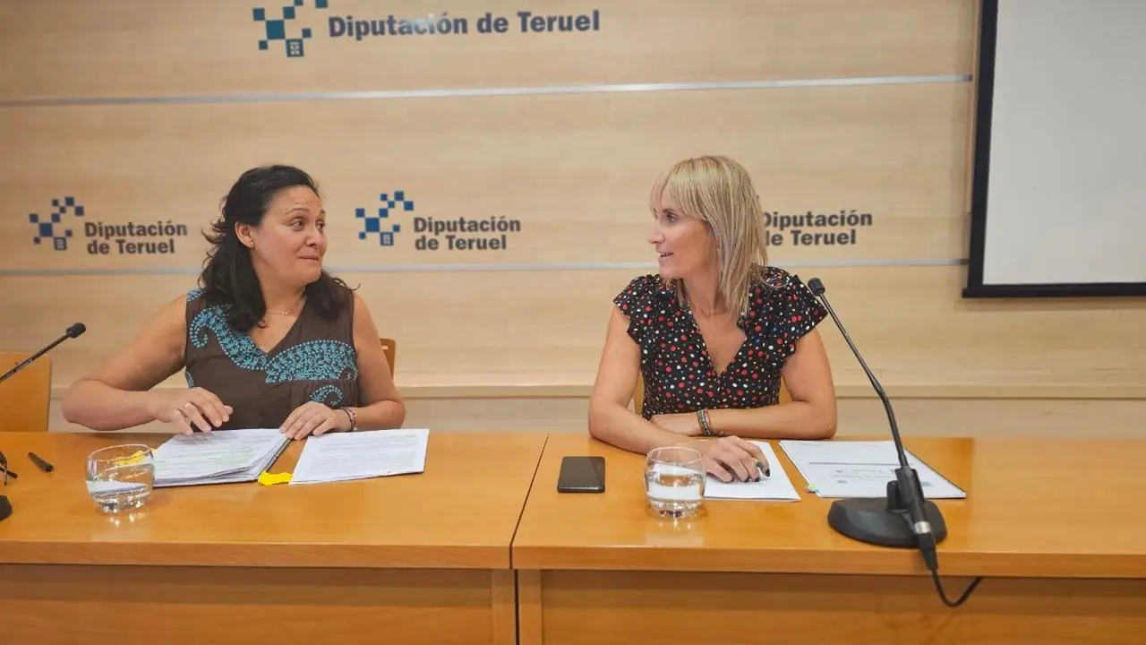 Ruth C&aacute;rdenas, t&eacute;cnico de la Diputaci&oacute;n de Teruel y Beatriz Red&oacute;n, diputada delegada de Bienestar Social.