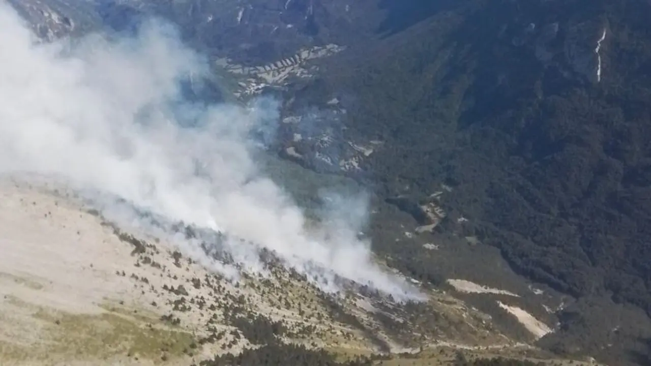 El incendio en Foradada del Toscar afecta a 18 hect&aacute;reas.