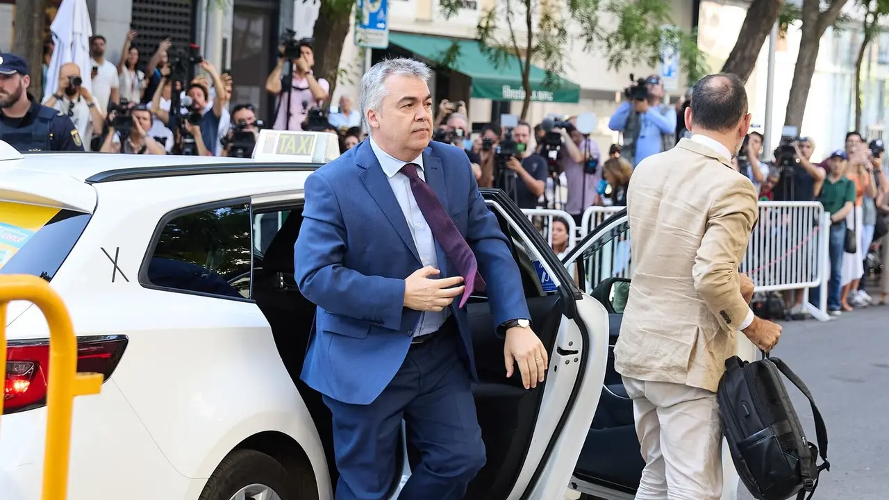 El exsecretario de Organizaci&oacute;n del PSOE Santos Cerd&aacute;n a su llegada a declarar en el Tribunal Supremo