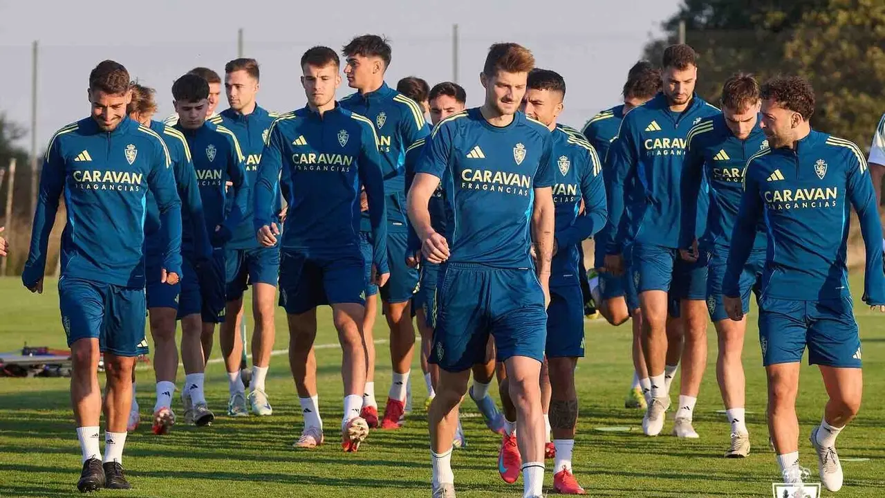 El Real Zaragoza en un entrenamiento / REAL ZARAGOZA