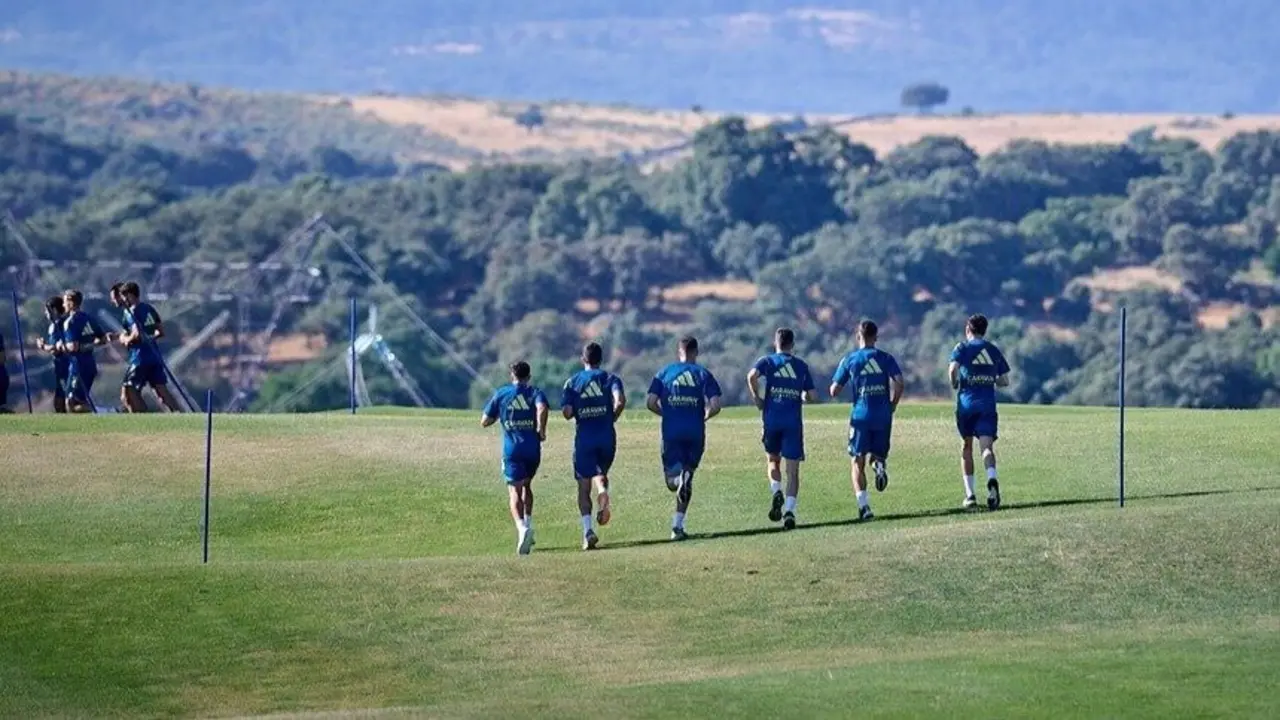 Entrenamiento del Real Zaragoza durante la concentraci&oacute;n en Los &Aacute;ngeles de San Rafael / RZ
