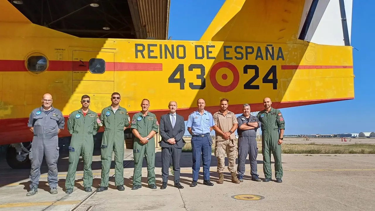 Fernando Beltr&aacute;n se ha reunido con miembros de las tripulaciones y con el jefe del 43 Grupo, el coronel Carlos G&oacute;mez.
- DELEGACI&Oacute;N DEL GOBIERNO