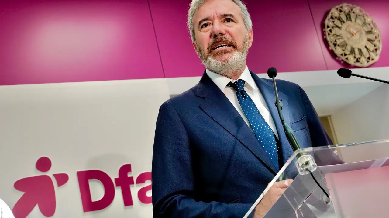 El presidente de Arag&oacute;n, Jorge Azc&oacute;n, en su visita a DFA./ FS