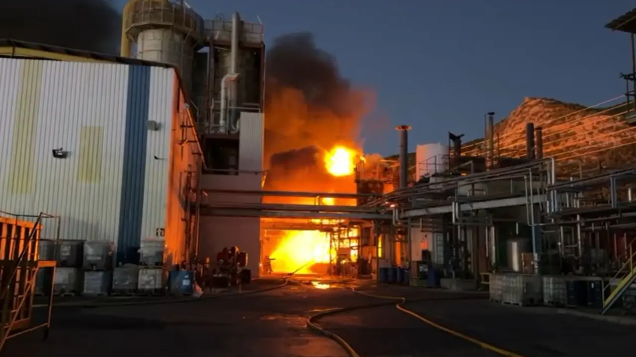 Incendio en una nave de Zuera. / GOBIERNO DE ARAG&Oacute;N