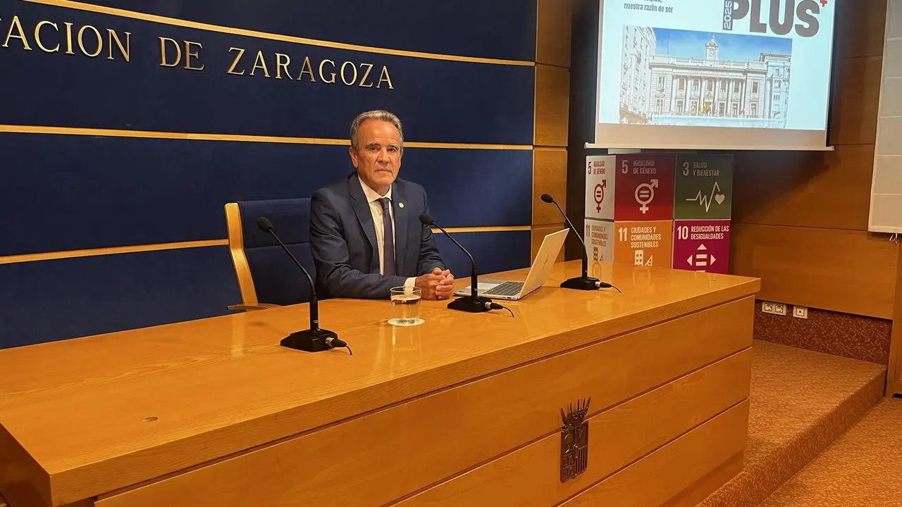 El presidente de la DPZ, Juan Antonio S&aacute;nchez Quero, en la sala de prensa de la instituci&oacute;n provincial.