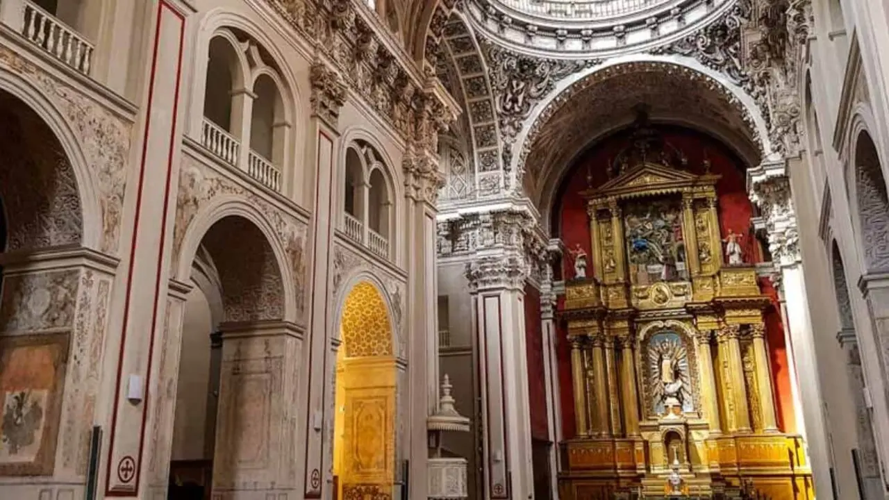 Interior Iglesia de Santiago Zaragoza