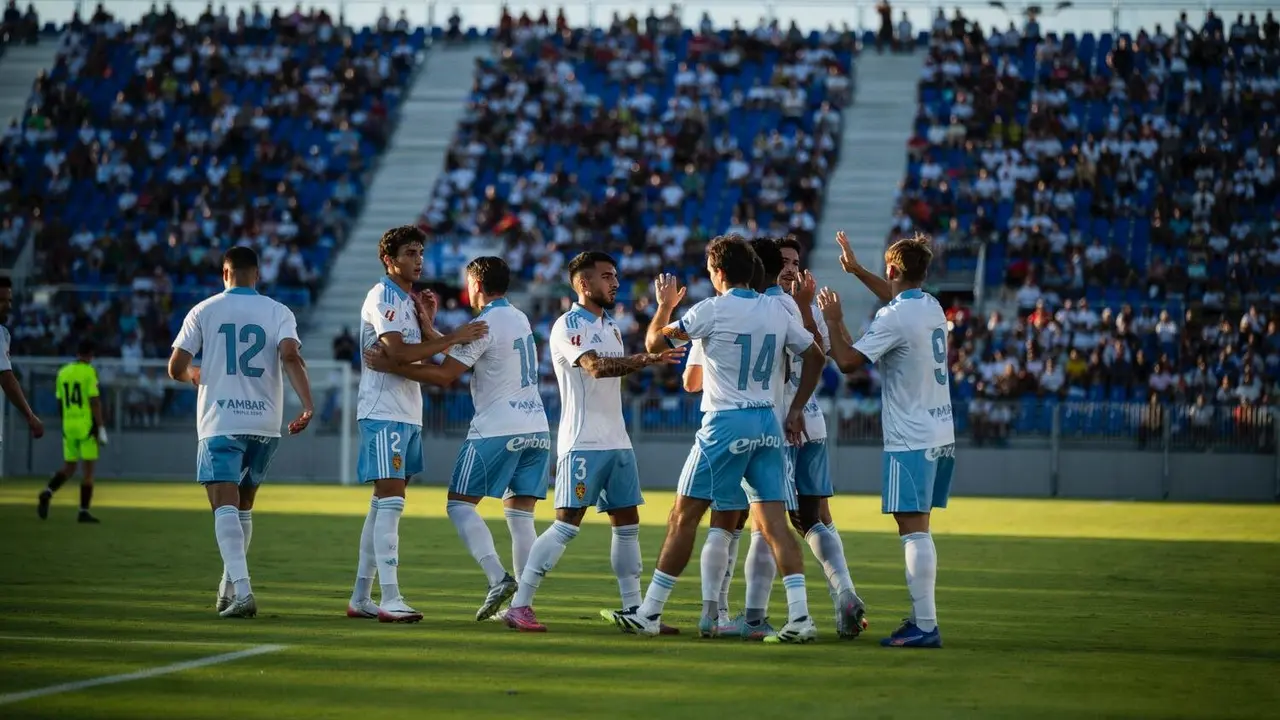 Celebraci&oacute;n del gol de Dani G&oacute;mez en el Real Zaragoza - Mirand&eacute;s / Marcos Cebri&aacute;n