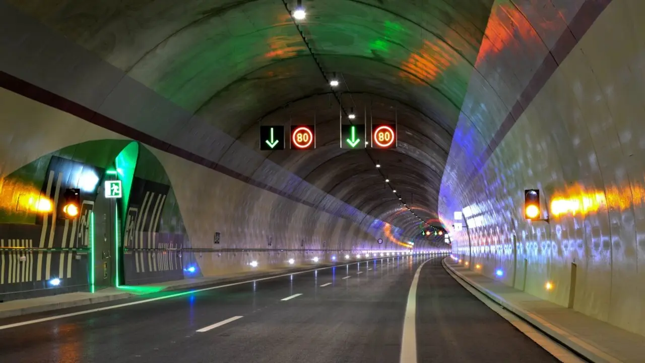 T&uacute;nel del Monrep&oacute;s ./ Asociaci&oacute;n de Ingenieros de Caminos