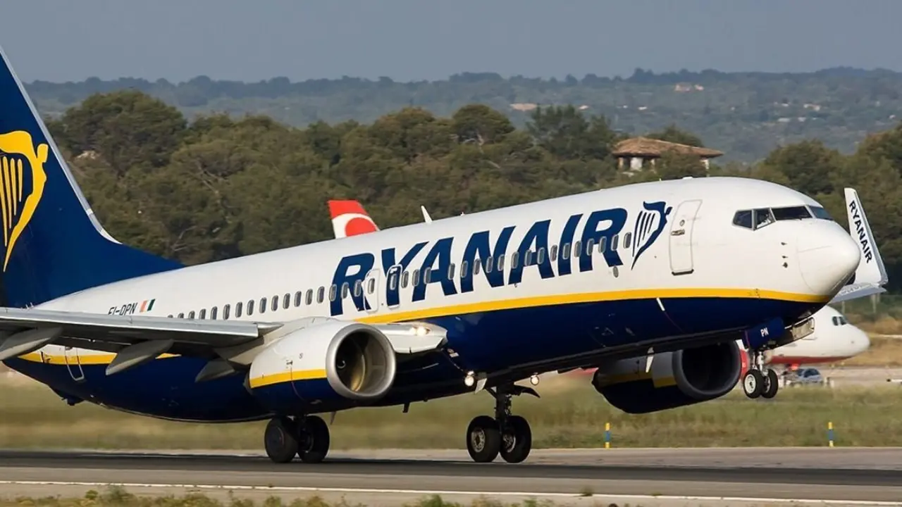 Avi&oacute;n de Ryanair / HOY ARAG&Oacute;N