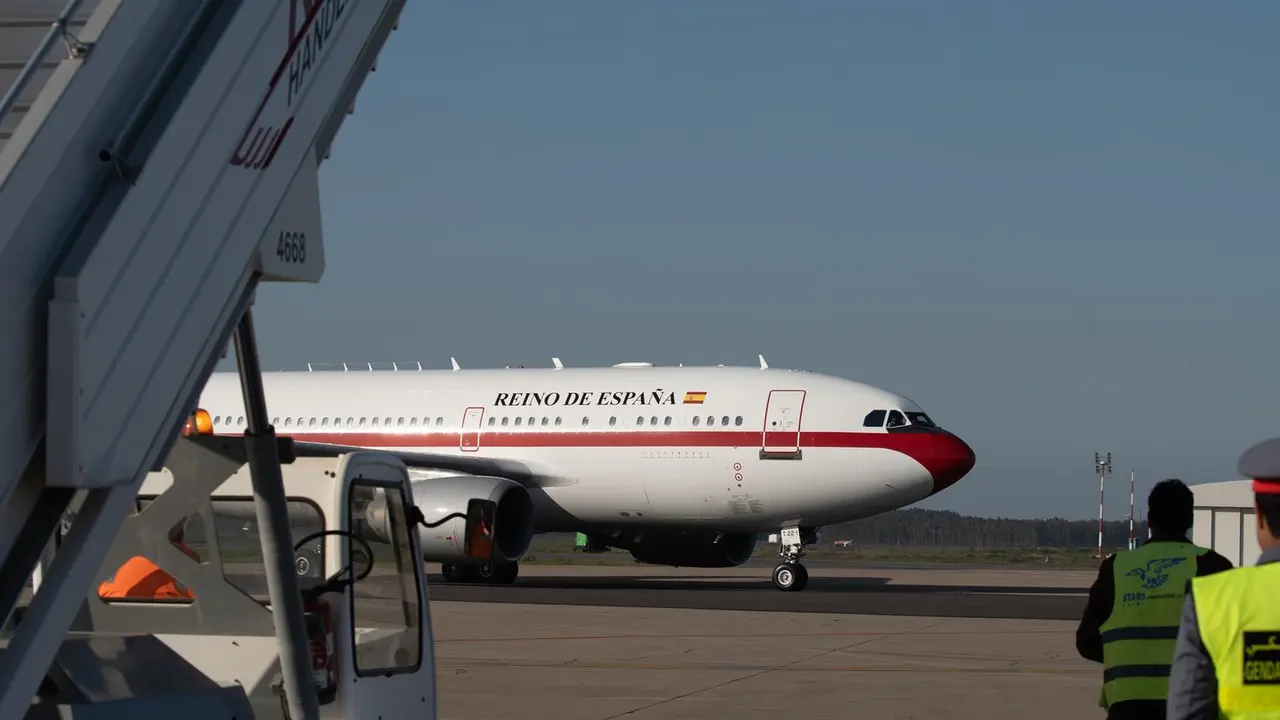El avi&oacute;n presidencial, Falcon