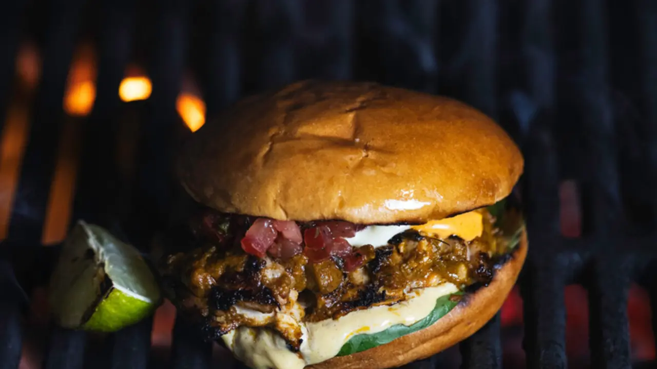 Este es el restaurante con m&aacute;s rese&ntilde;as de Uber Eats en todo Zaragoza: tiene m&aacute;s de 15.000  ./ Nola Smoke