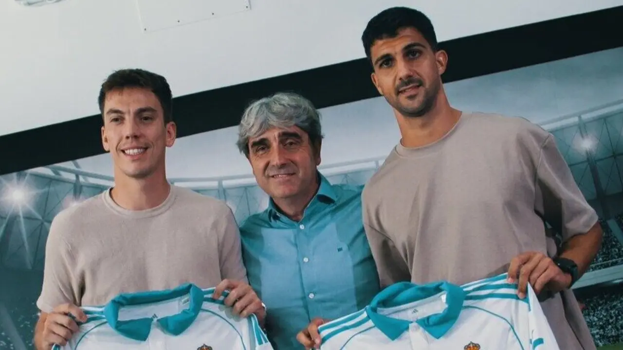 Txema Indias junto a Paulino y Pomares en la presentaci&oacute;n de ambos / Real Zaragoza
