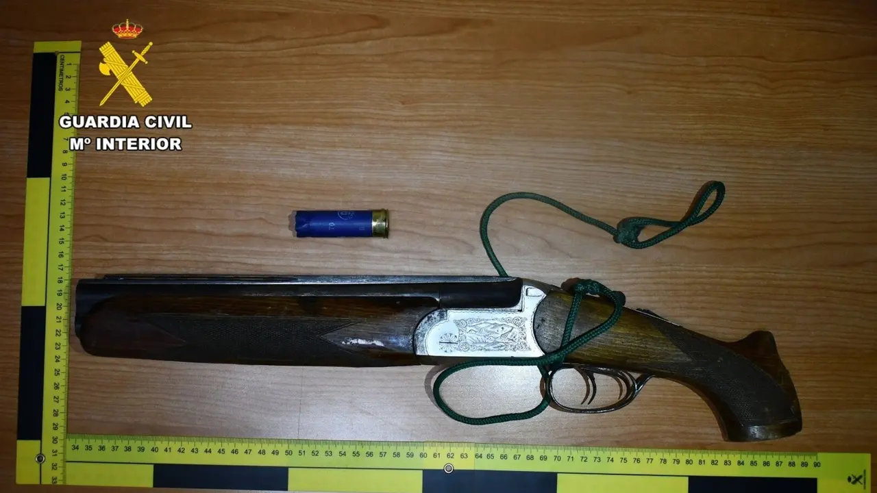 El arma de fuego intervenida. / GUARDIA CIVIL