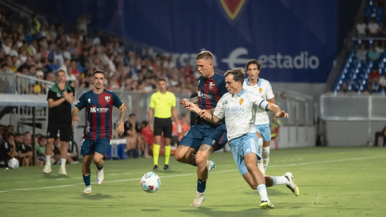 Imagen del Real Zaragoza - SD Huesca en el Memorial Carlos Lapetra / Marcos Cebri&aacute;n