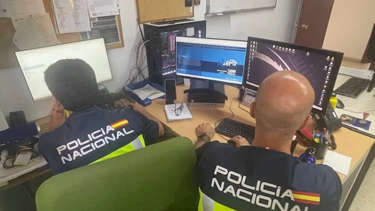 Efectivos de la Polic&iacute;a Nacional.