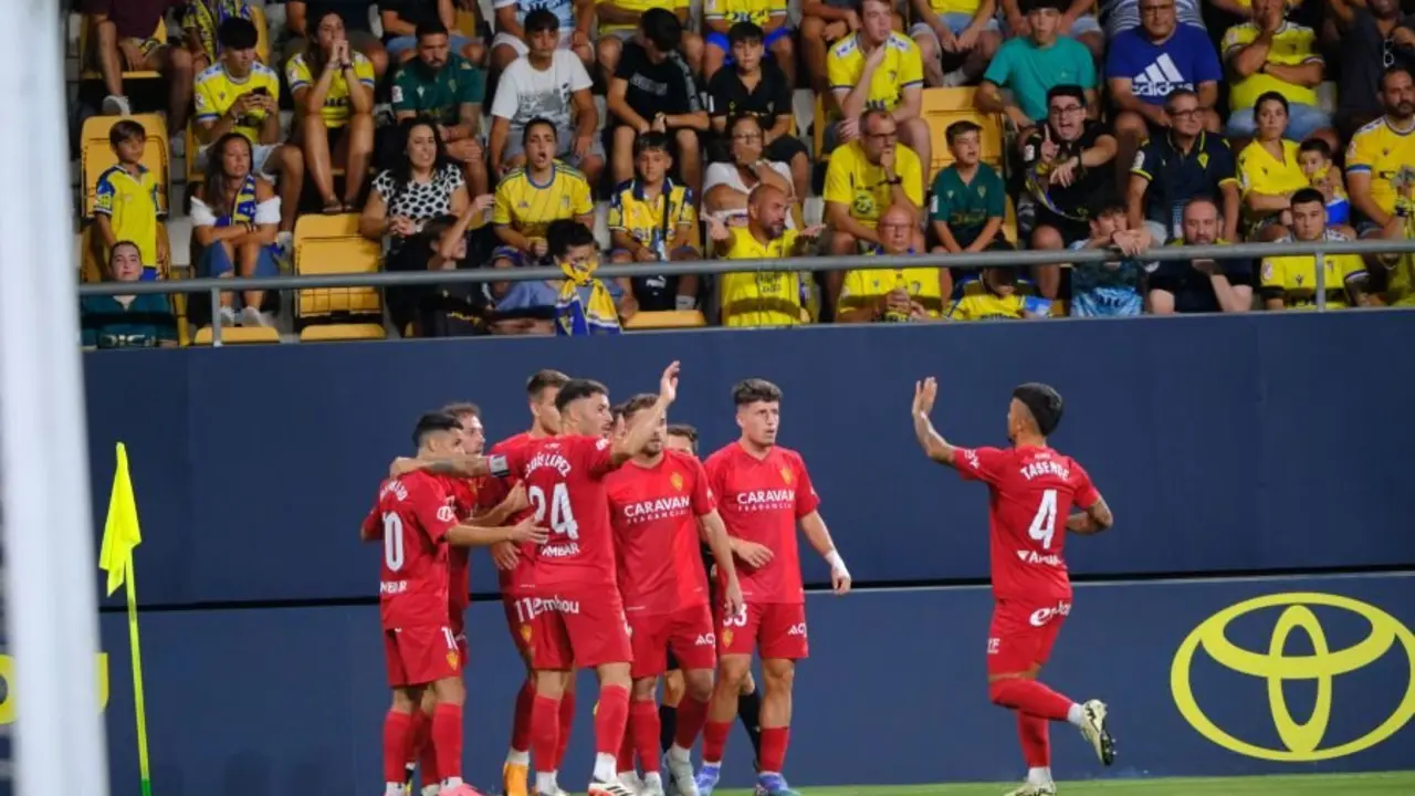 El Real Zaragoza venci&oacute; al C&aacute;diz en el debut de la temporada pasada / LaLiga