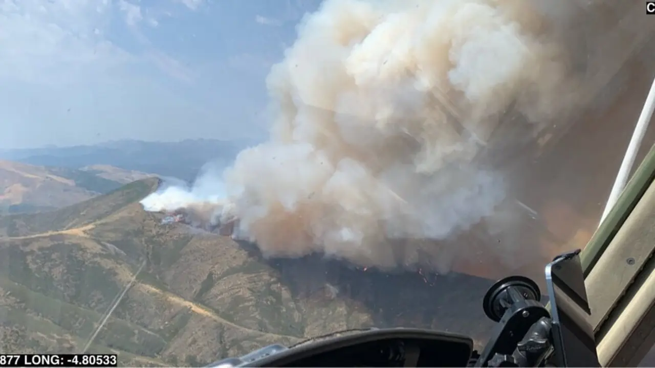 Im&aacute;genes de la llegada de la Brigada Helitransportada de Ejea de los Caballeros a las labores de extinci&oacute;n del incendio de Barniedo de la Reina (Le&oacute;n).