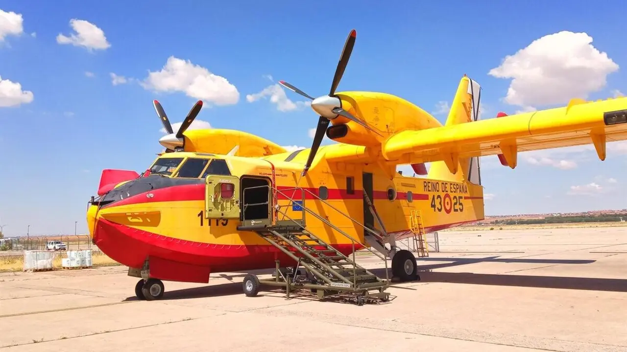 Avi&oacute;n anfibio modelo Canadair para combatir incendios forestales