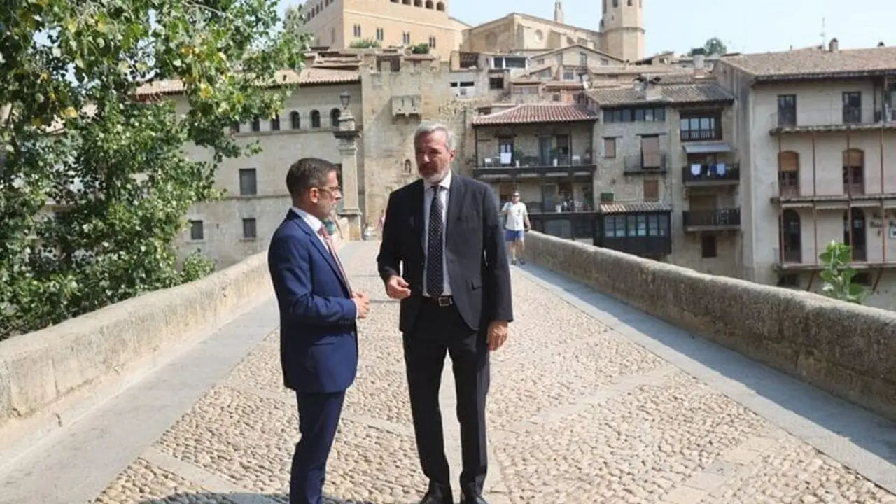 El presidente del Gobierno de Arag&oacute;n, Jorge Azc&oacute;n, en Valderrobres (Teruel)
