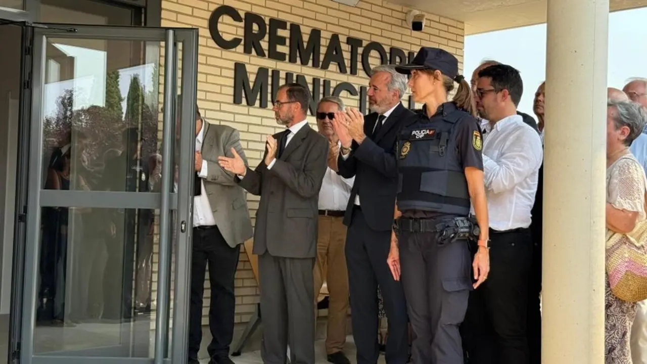 El presidente del Gobierno de Arag&oacute;n, despide en el crematorio de Ejea al expresidente aragon&eacute;s, Javier Lamb&aacute;n-
