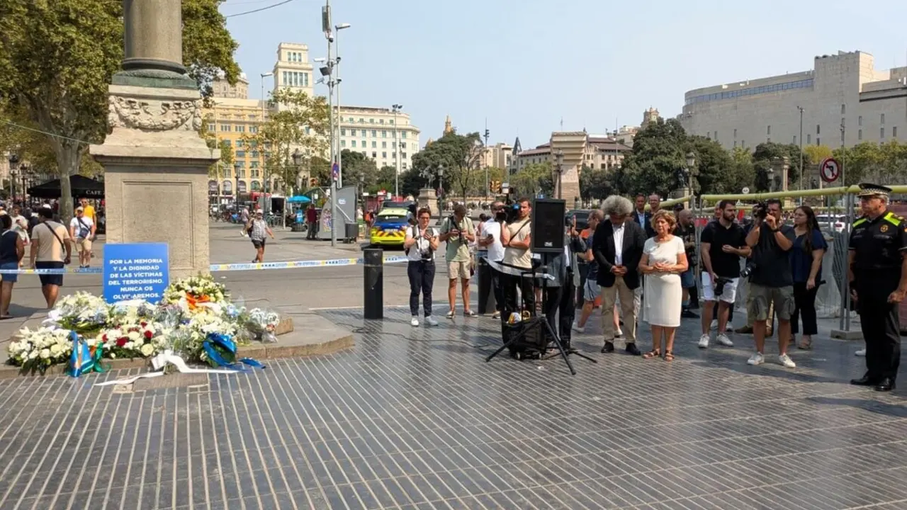 Acvot y Plataforma 17A conmemoran en Barcelona los 8 a&ntilde;os de los atentados de 2017 en La Rambla de Barcelona.