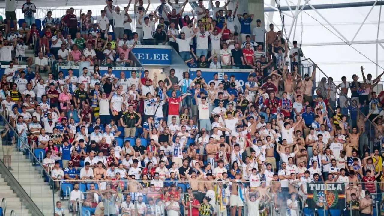 Aficionados del Real Zaragoza en la zona visitante de Anoeta / LaLiga