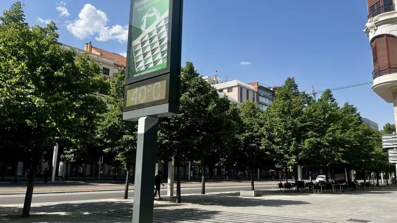 Archivo - Term&oacute;metro marca 40&ordm;, en paseo de la Independencia de Zaragoza.
- EUROPA PRESS - Archivo