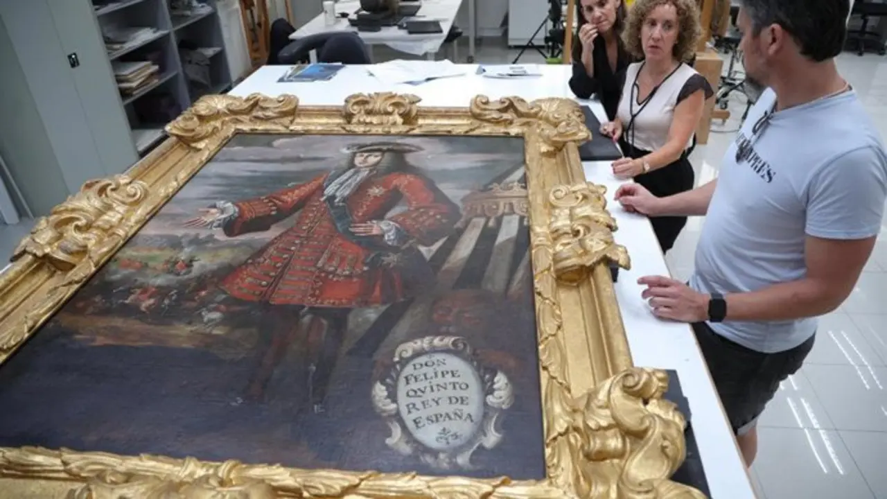 El retrato de Felipe V boca abajo regresa a X&agrave;tiva tras dos a&ntilde;os de restauraci&oacute;n con tecnolog&iacute;a de realidad aumentada