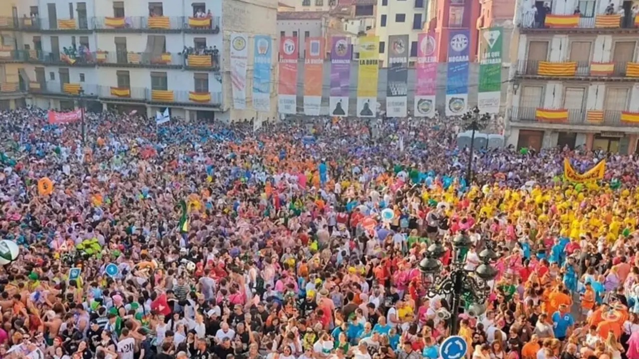 Archivo - Plaza de Espa&ntilde;a de Calatayud llena a rebosar en las Fiestas de San Roque.
- AYUNTAMIENTO DE CALATAYUD - Archivo