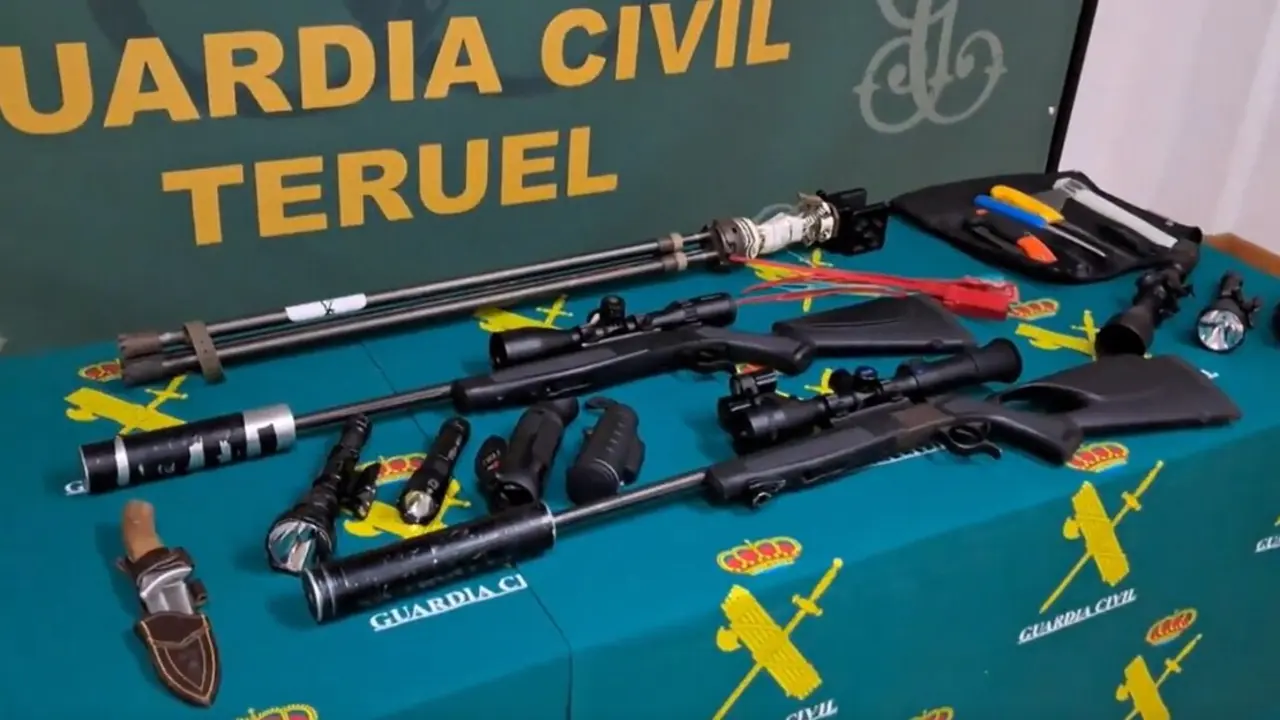 Guardia Civil detiene a tres furtivos tras abatir a un ciervo en Albarrac&iacute;n.