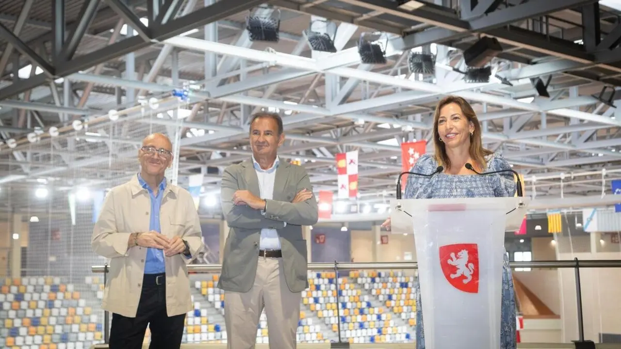La alcaldesa de Zaragoza, Natalia Chueca, en el pabell&oacute;n Siglo XXI
- DANI MARCOS