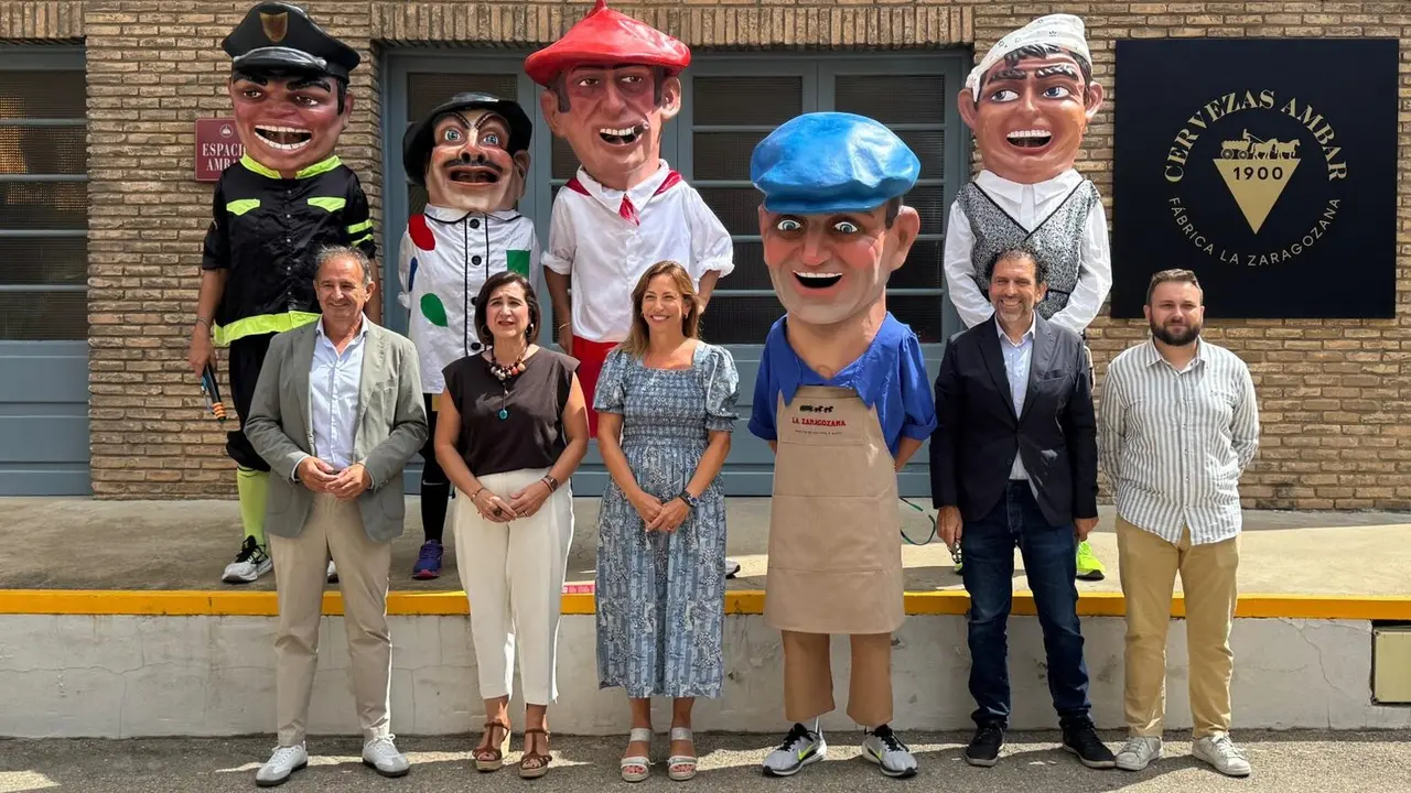 Un nuevo cabezudo se suma a la comparsa de San
Jos&eacute;: el Maestro Cervecero de La Zaragozana