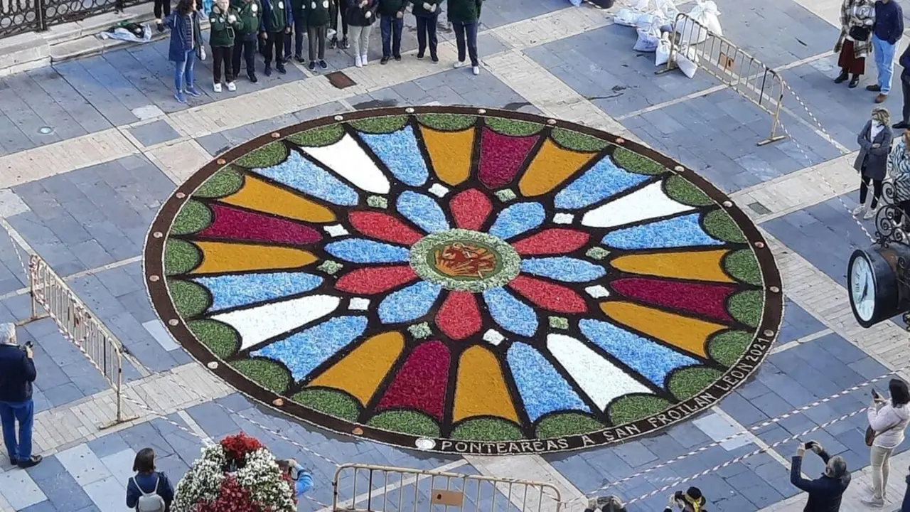 Ejemplo de los dise&ntilde;os florales que realiza la Asociaci&oacute;n de Alfombristas do Corpus Christi de Ponteareas