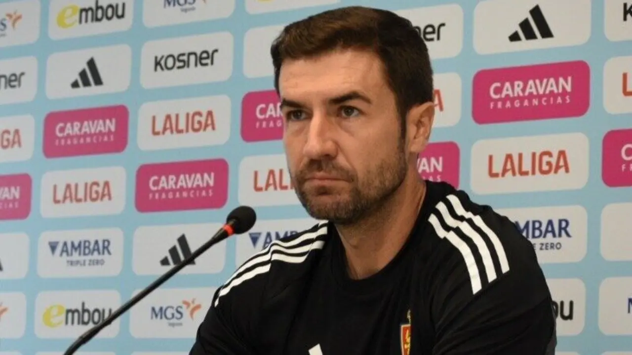 Gabi Fern&aacute;ndez durante una rueda de prensa / Real Zaragoza