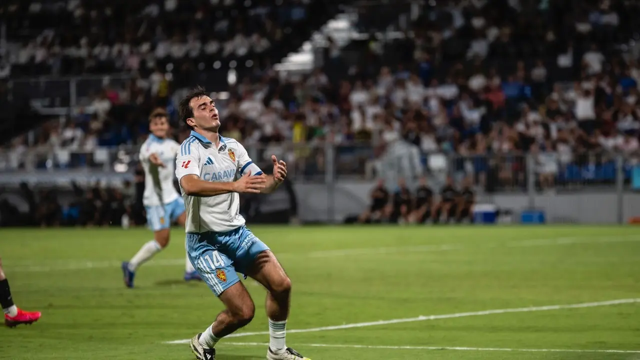 Francho Serrano durante el Real Zaragoza  Andorra / Marcos Cebri&aacute;n