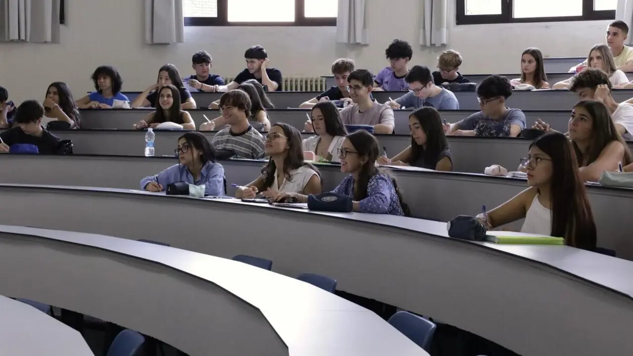 Estudiantes de un Curso 0 en la Facultad de Econom&iacute;a y Empresa de la Universidad de Zaragoza.
- UNIVERSIDAD DE ZARAGOZA